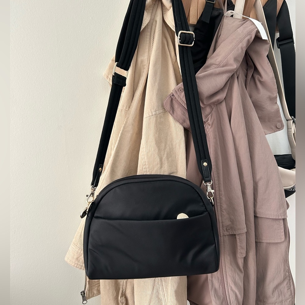 Lo and Sons Nouvelle Crossbody Bag - Picture 3 of 4